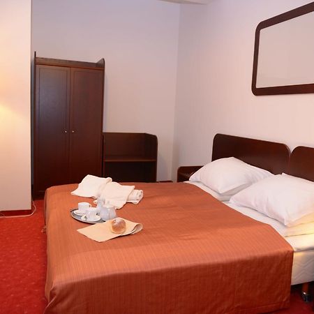 Hotel Pod Debami Terespol Kültér fotó