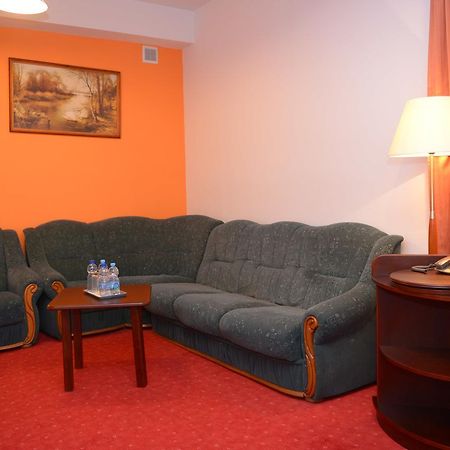 Hotel Pod Debami Terespol Kültér fotó