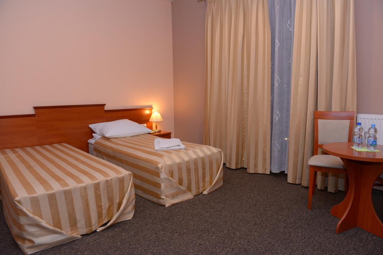 Hotel Pod Debami Terespol Kültér fotó