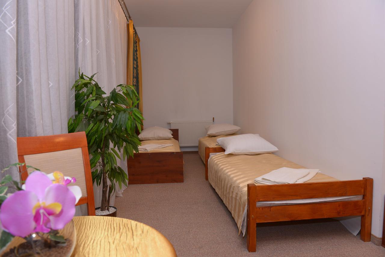 Hotel Pod Debami Terespol Kültér fotó