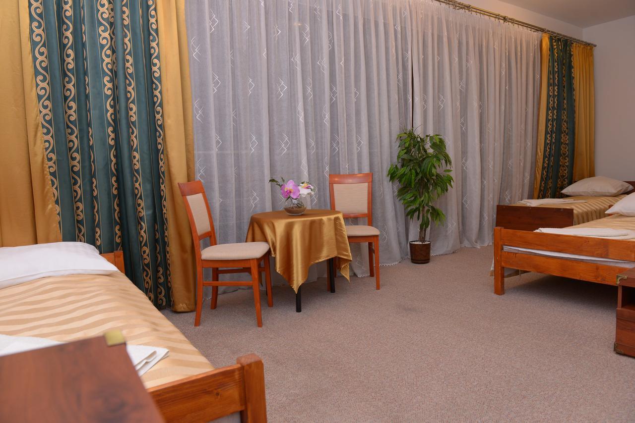 Hotel Pod Debami Terespol Kültér fotó