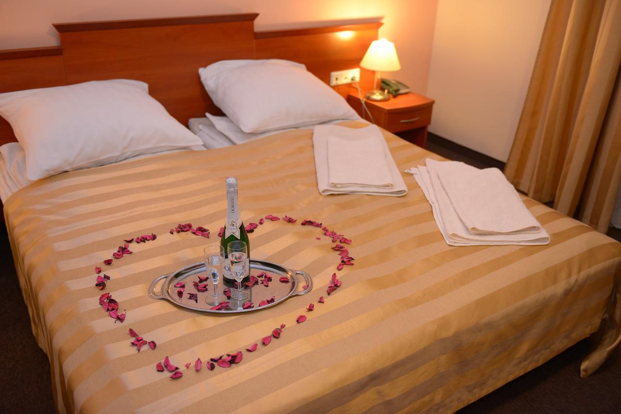 Hotel Pod Debami Terespol Kültér fotó