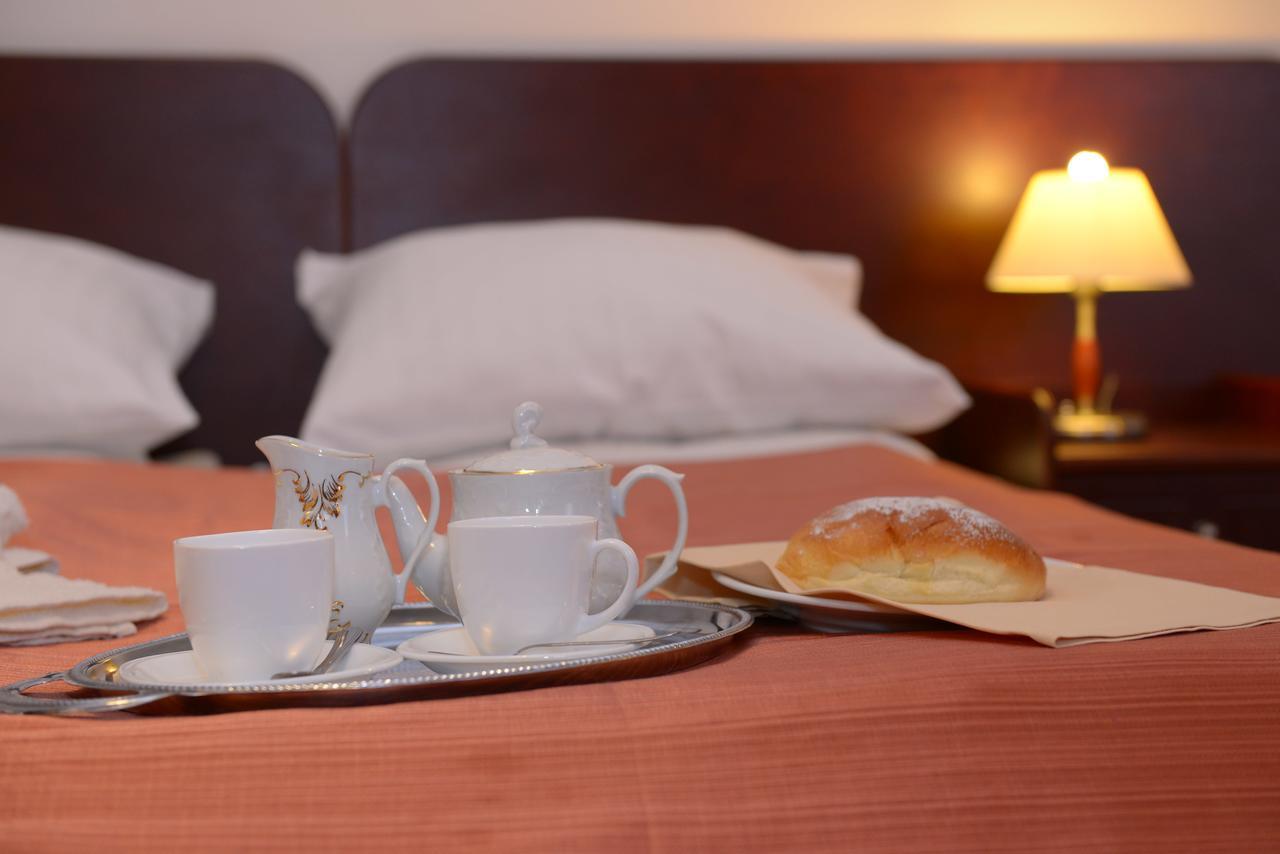 Hotel Pod Debami Terespol Kültér fotó