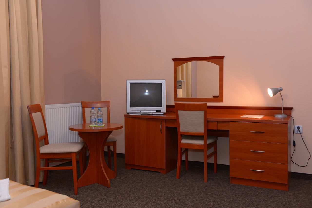 Hotel Pod Debami Terespol Kültér fotó