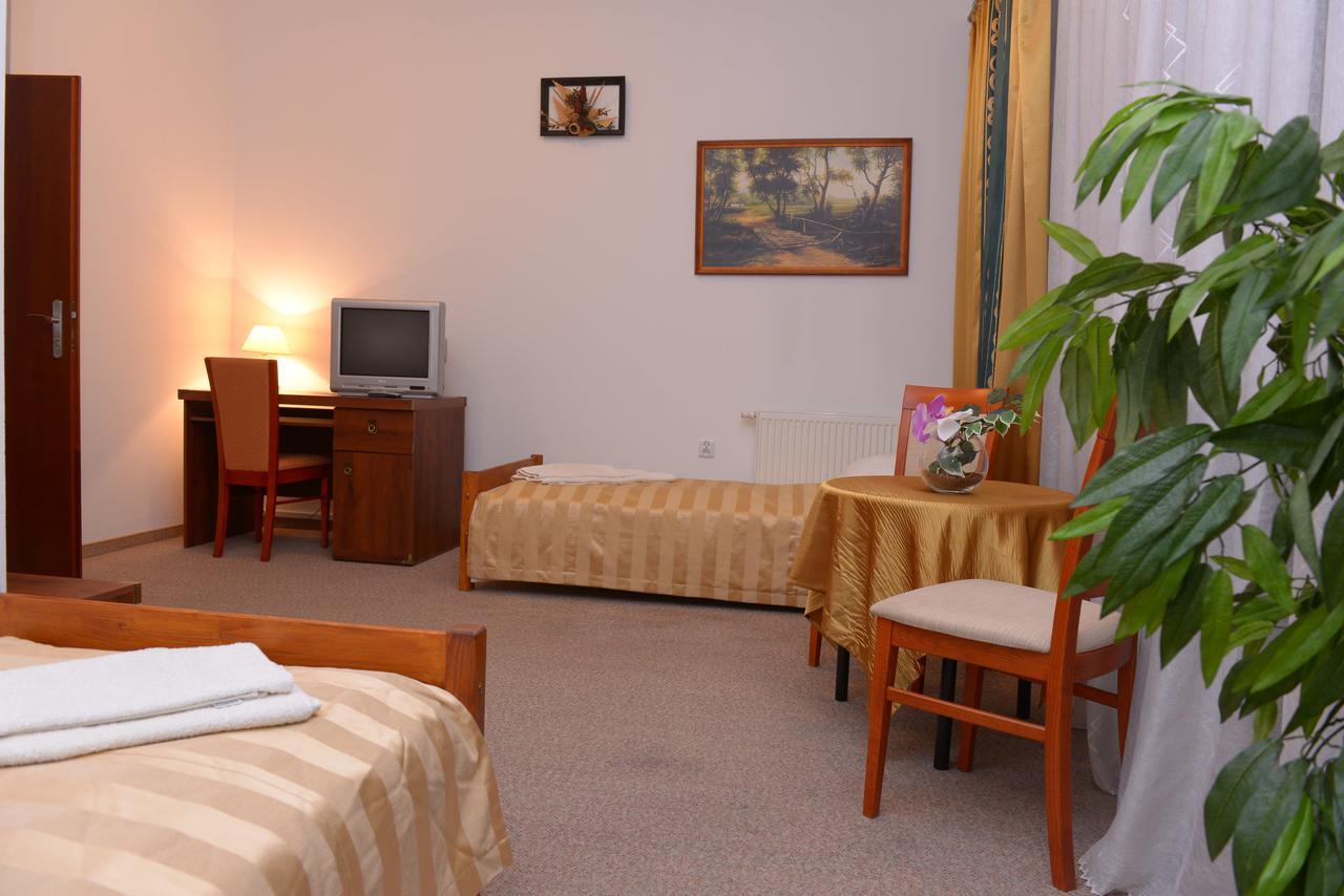 Hotel Pod Debami Terespol Kültér fotó